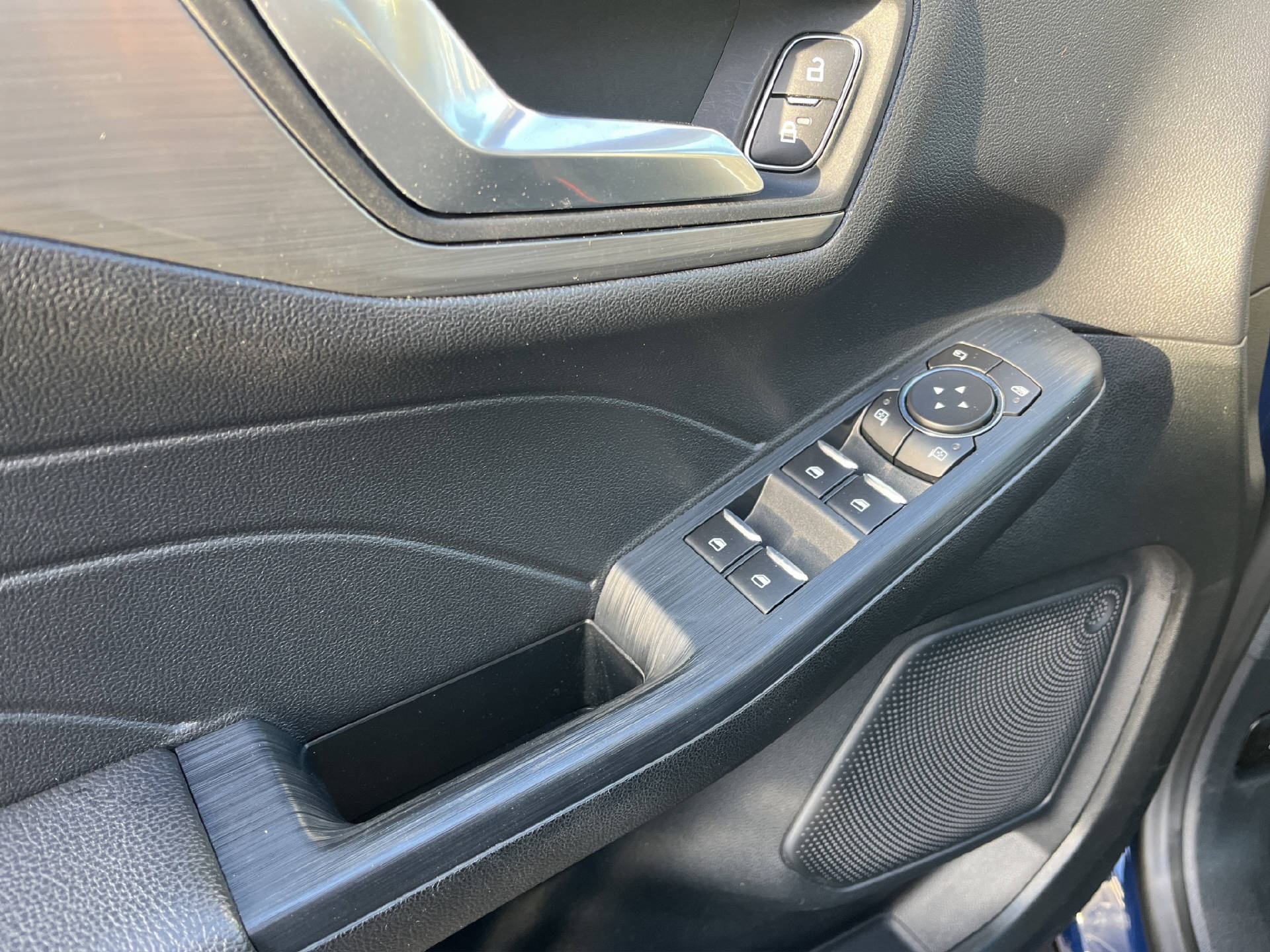 FORD Kuga 2.5 Plug-in Hybrid Titanium-image-12