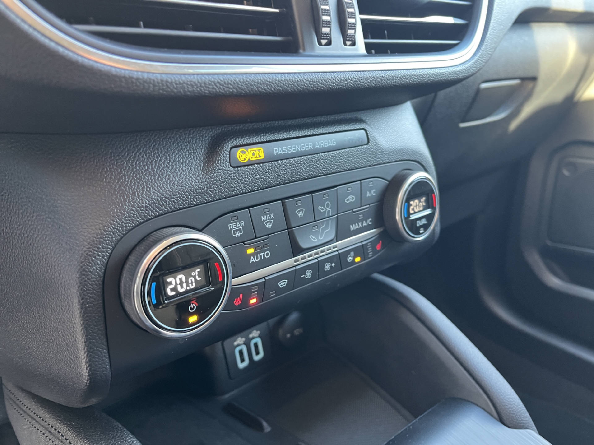 FORD Kuga 2.5 Plug-in Hybrid Titanium-image-29