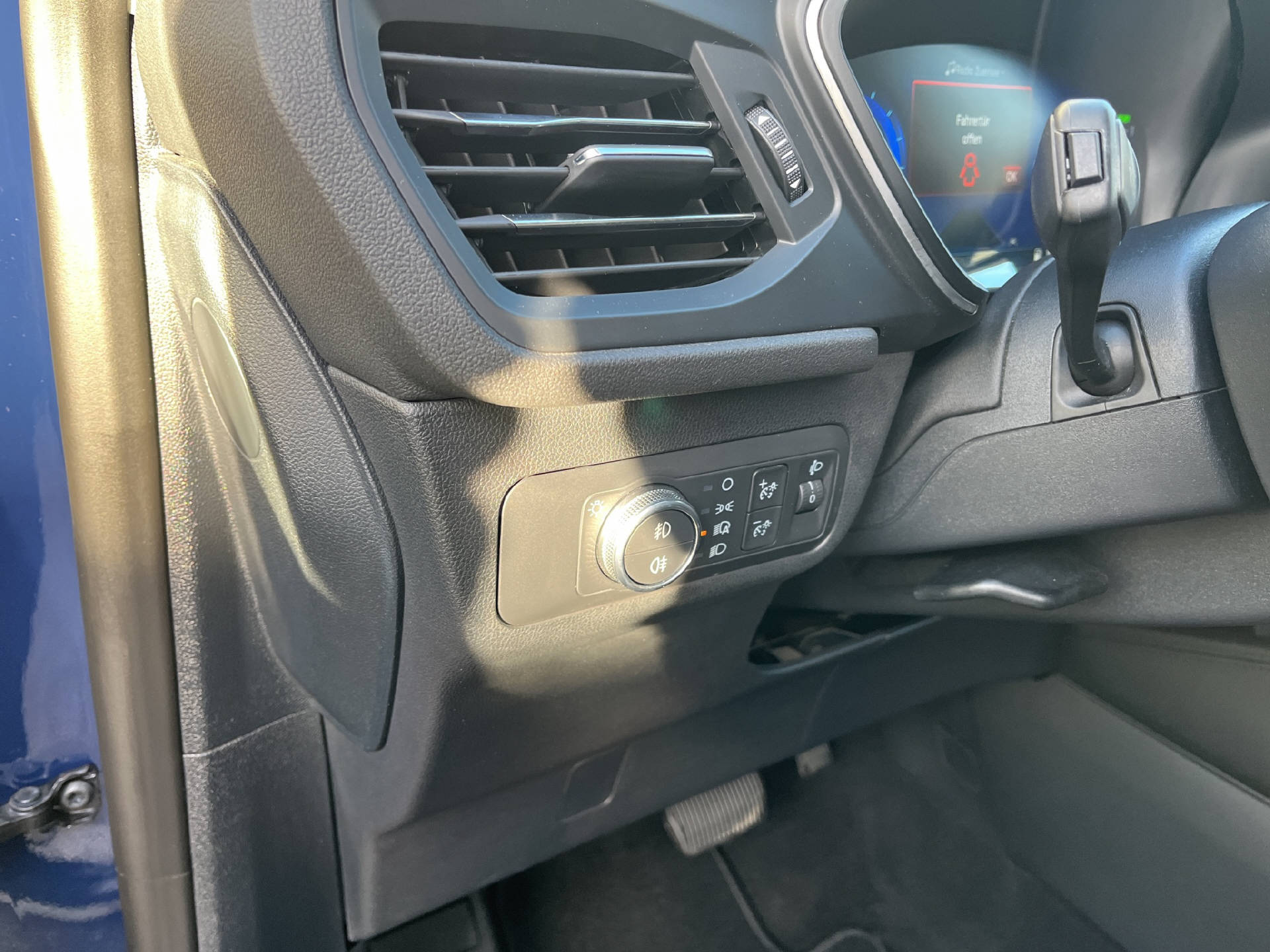 FORD Kuga 2.5 Plug-in Hybrid Titanium-image-28
