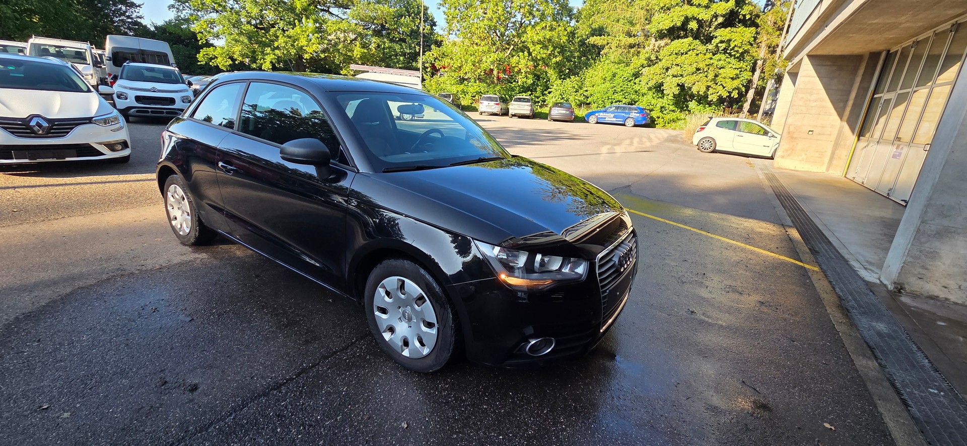 AUDI A1 1.6 TDI Ambition-image-2