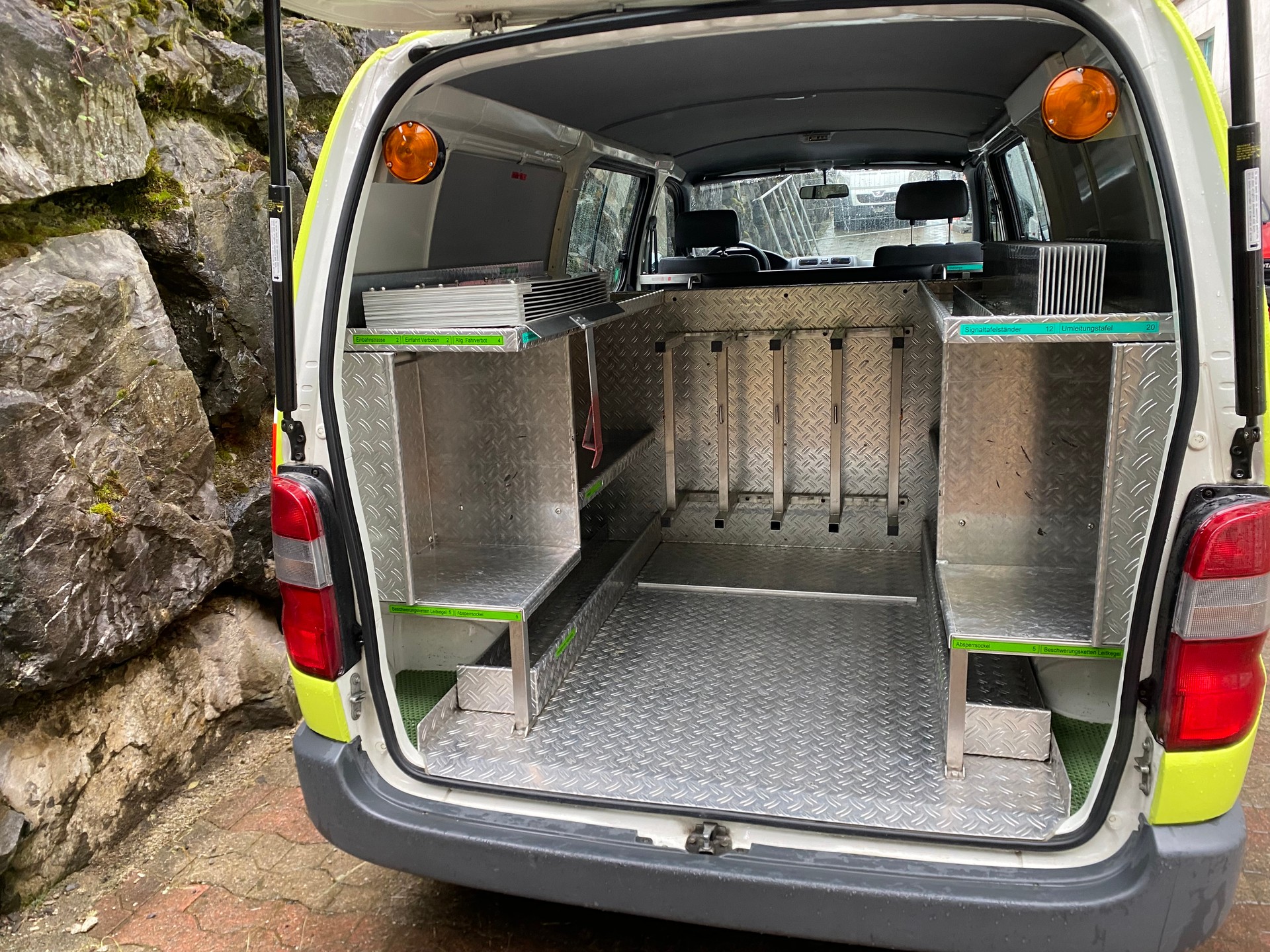 TOYOTA Hiace 2.4 Kombi 4x4 LWB-image-12