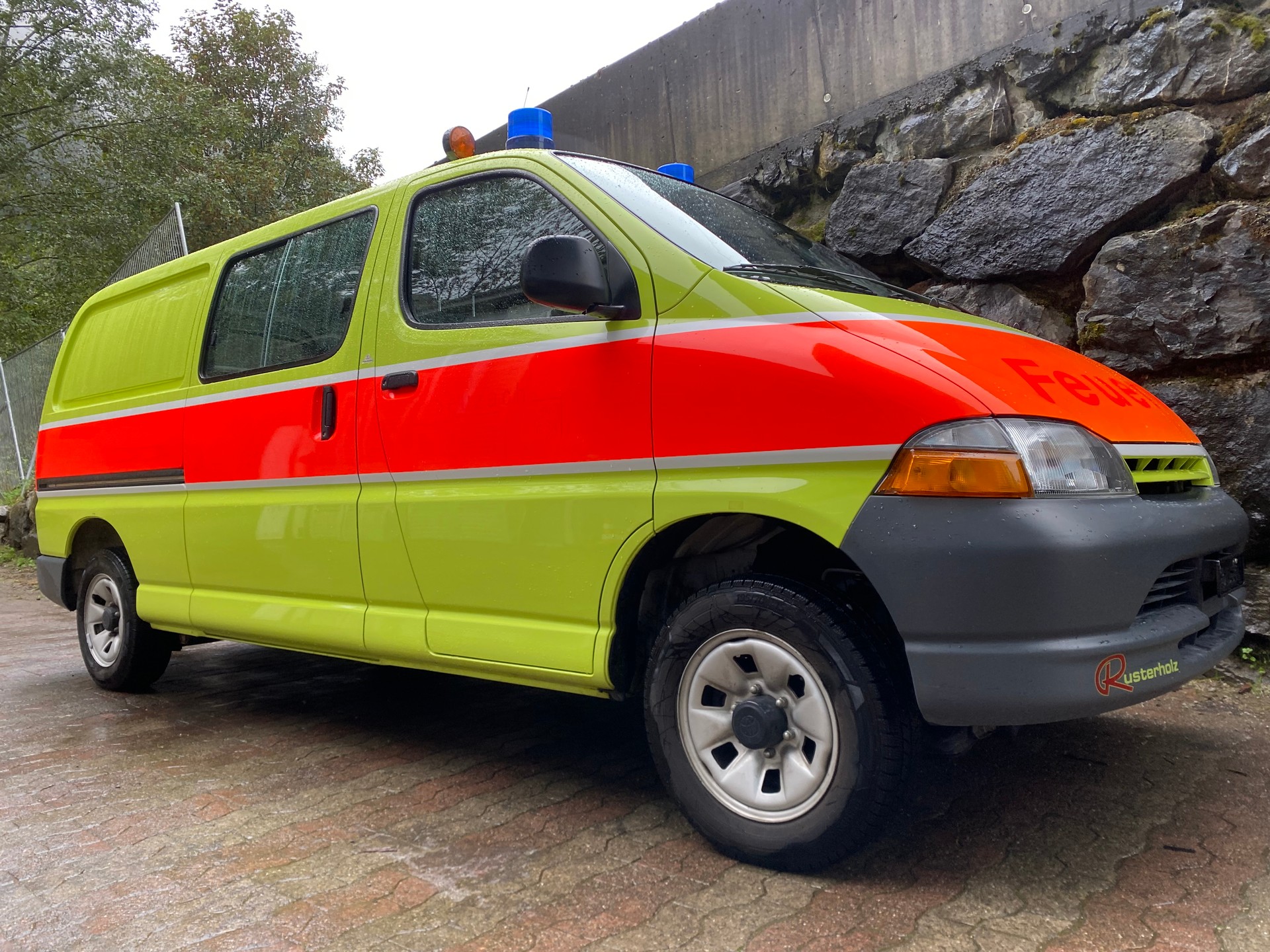 TOYOTA Hiace 2.4 Kombi 4x4 LWB-image-1