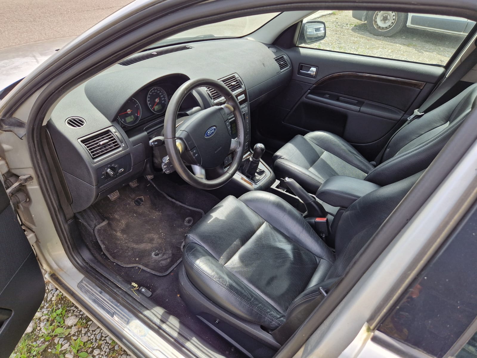 FORD Mondeo 2.0 TDCi 16V Ambiente-image-6