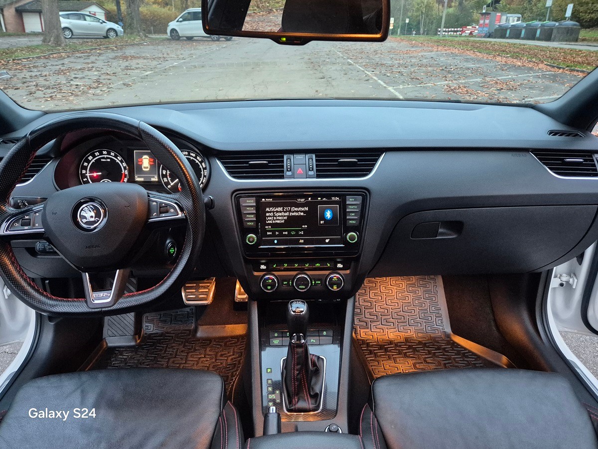 SKODA Octavia Combi 2.0 TDI RS 4x4 DSG-image-4