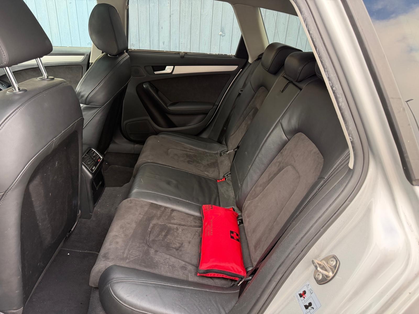 AUDI A4 Avant 2.0 TDI-image-11