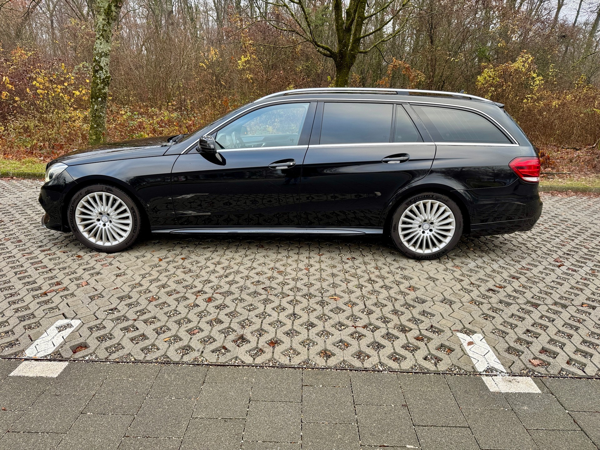 MERCEDES-BENZ E 250 BlueTEC Avantgarde 4Matic 7G-Tronic-image-6