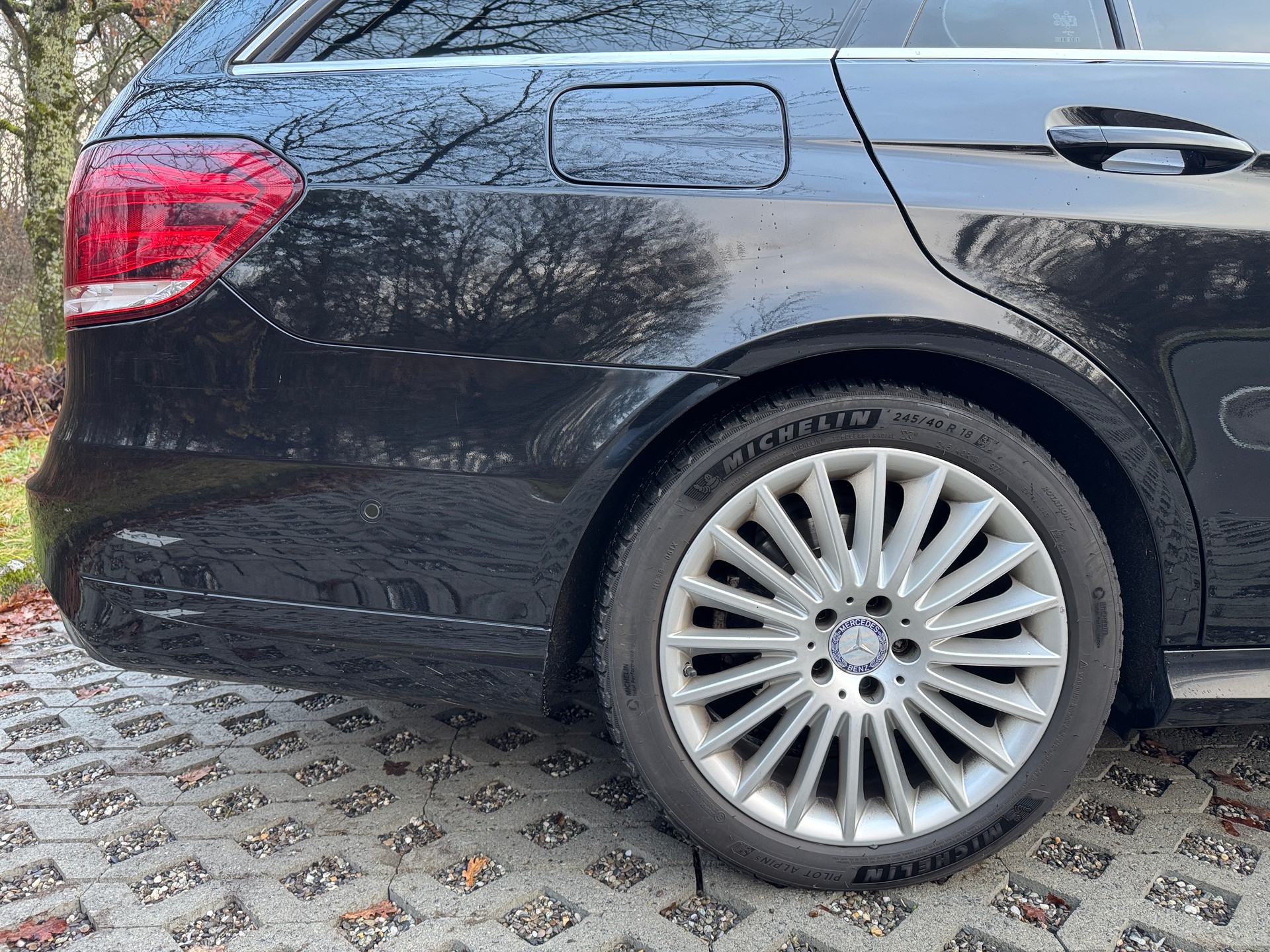 MERCEDES-BENZ E 250 BlueTEC Avantgarde 4Matic 7G-Tronic-image-11