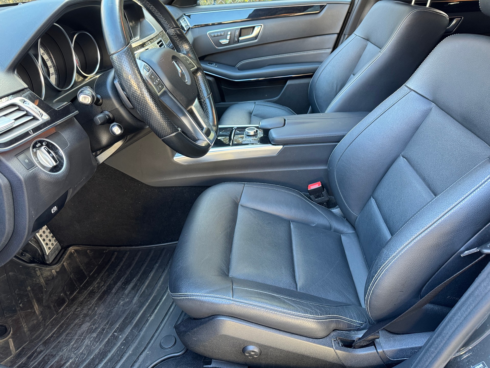 MERCEDES-BENZ E 250 BlueTEC Avantgarde 4Matic 7G-Tronic-image-13