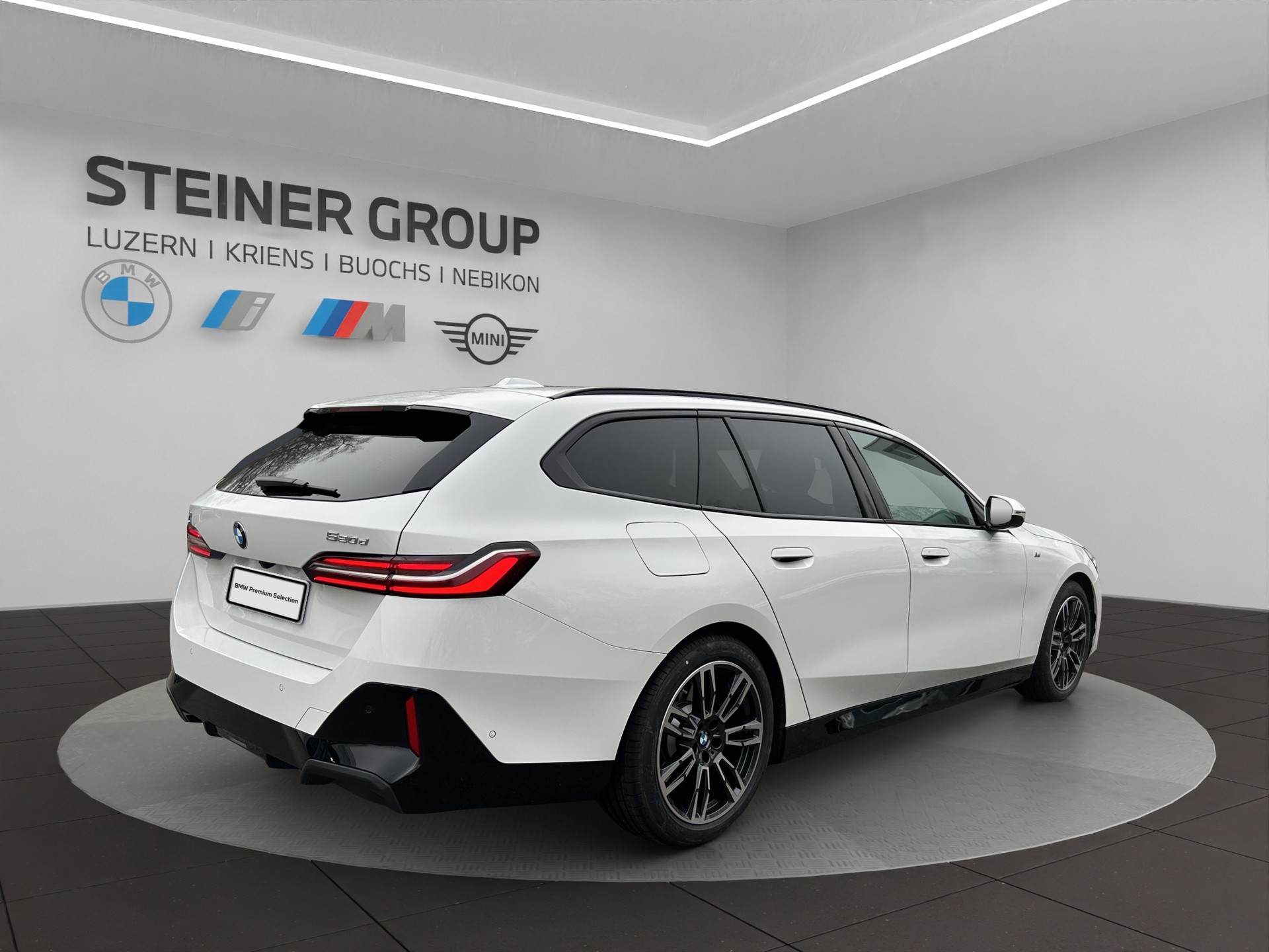 BMW 520d xDrive 48V Touring M Sport Steptronic-image-4