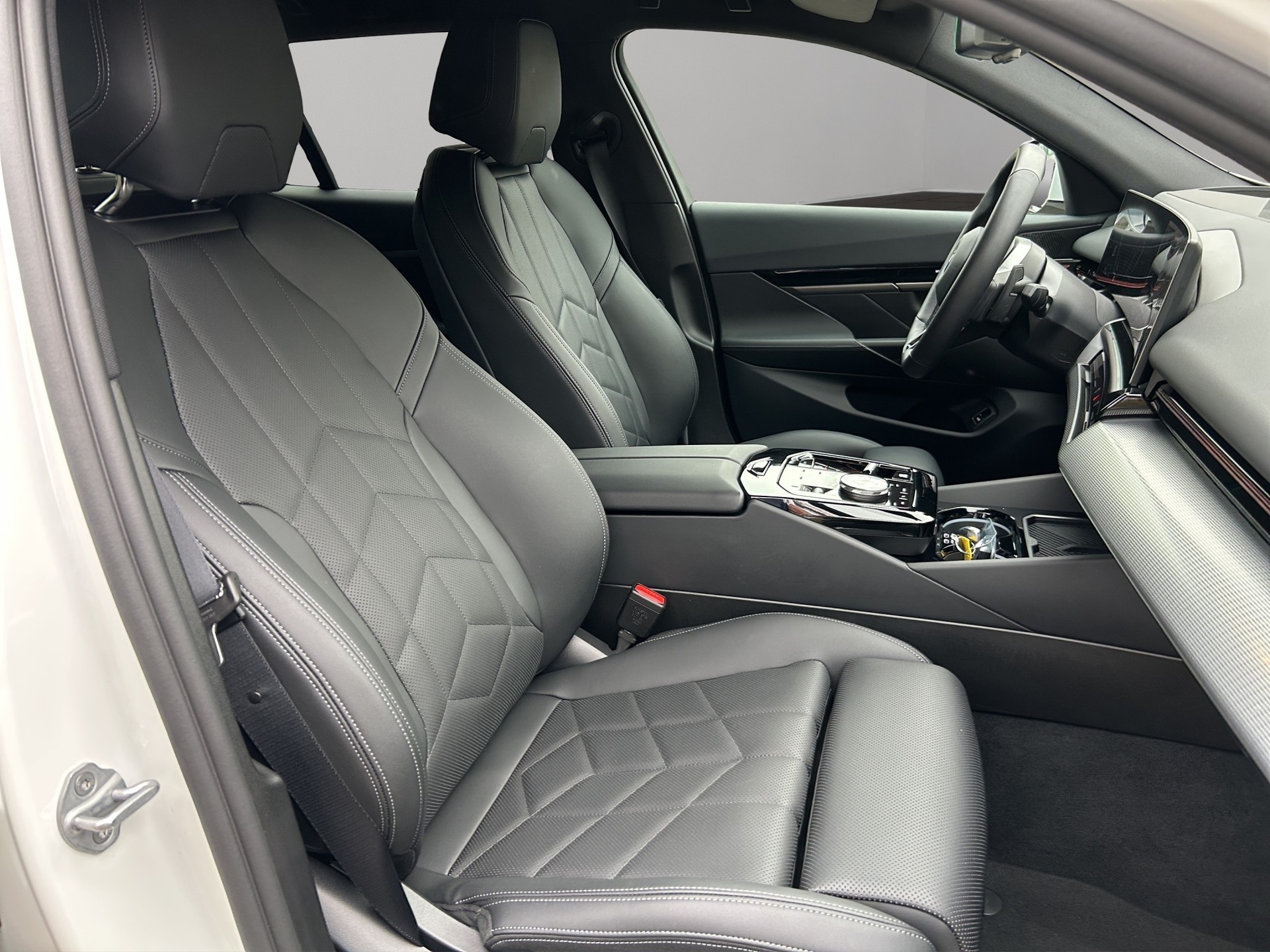 BMW 520d xDrive 48V Touring M Sport Steptronic-image-18