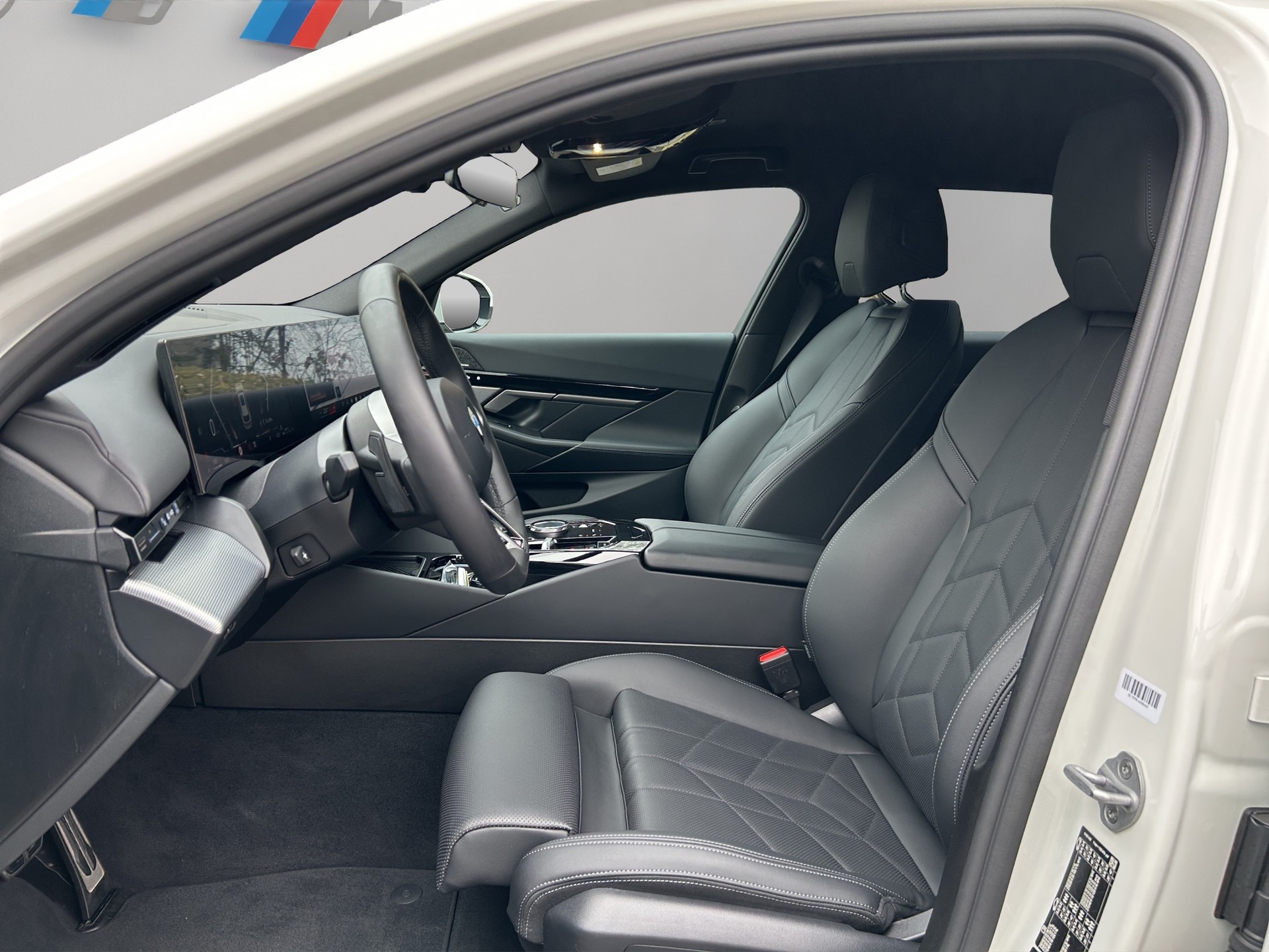 BMW 520d xDrive 48V Touring M Sport Steptronic-image-9