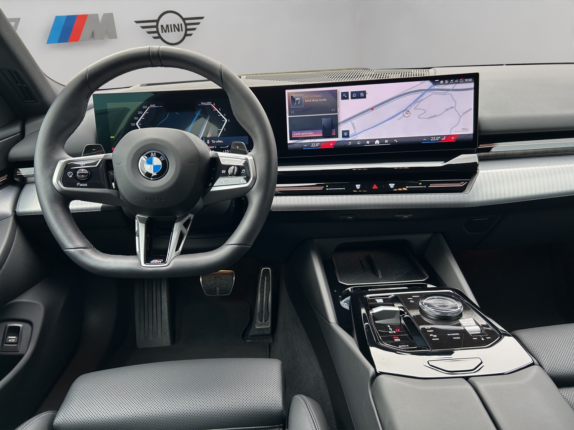 BMW 520d xDrive 48V Touring M Sport Steptronic-image-13