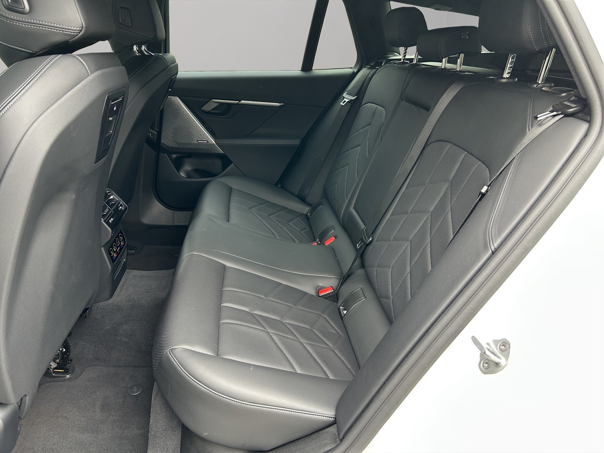 BMW 520d xDrive 48V Touring M Sport Steptronic-image-16