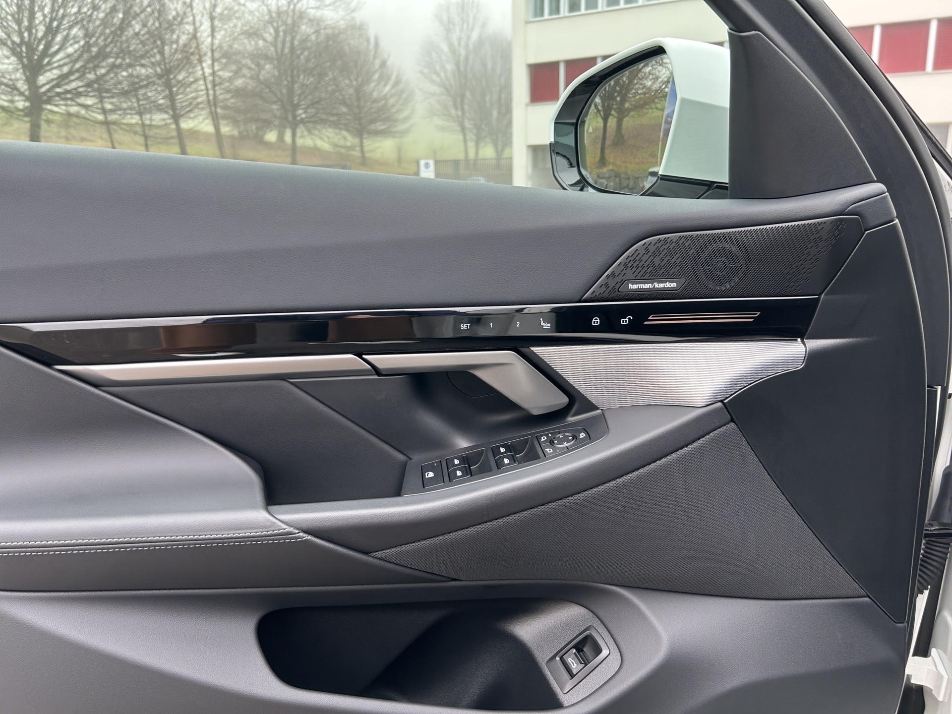 BMW 520d xDrive 48V Touring M Sport Steptronic-image-10