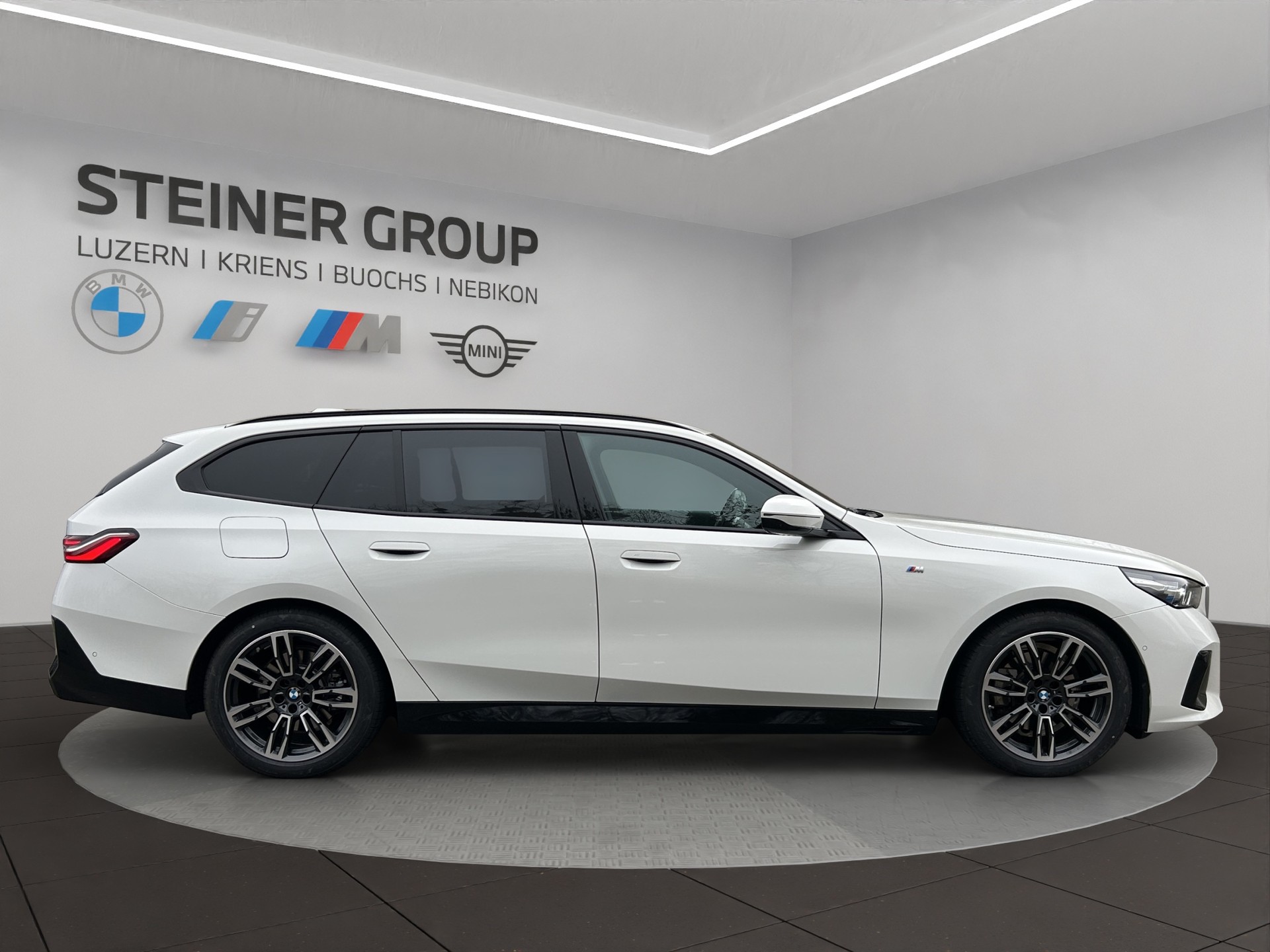 BMW 520d xDrive 48V Touring M Sport Steptronic-showroom-element-3