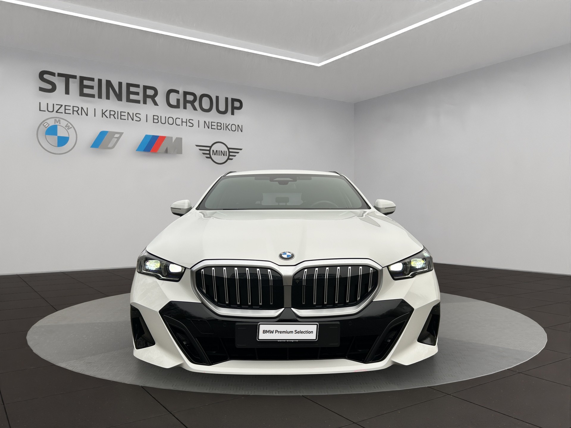 BMW 520d xDrive 48V Touring M Sport Steptronic-showroom-element-1