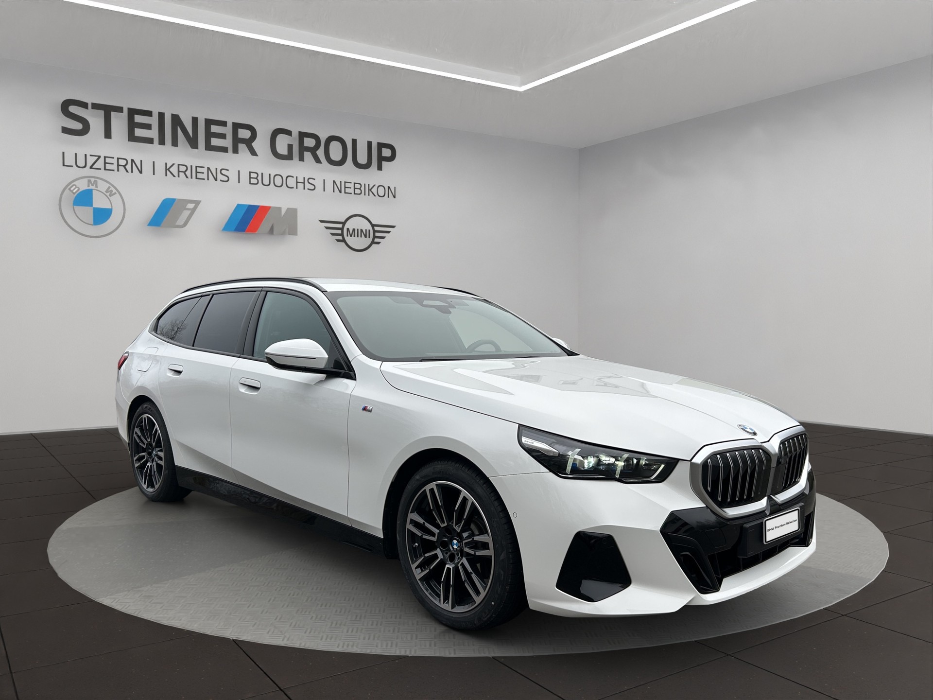 BMW 520d xDrive 48V Touring M Sport Steptronic-showroom-element-2