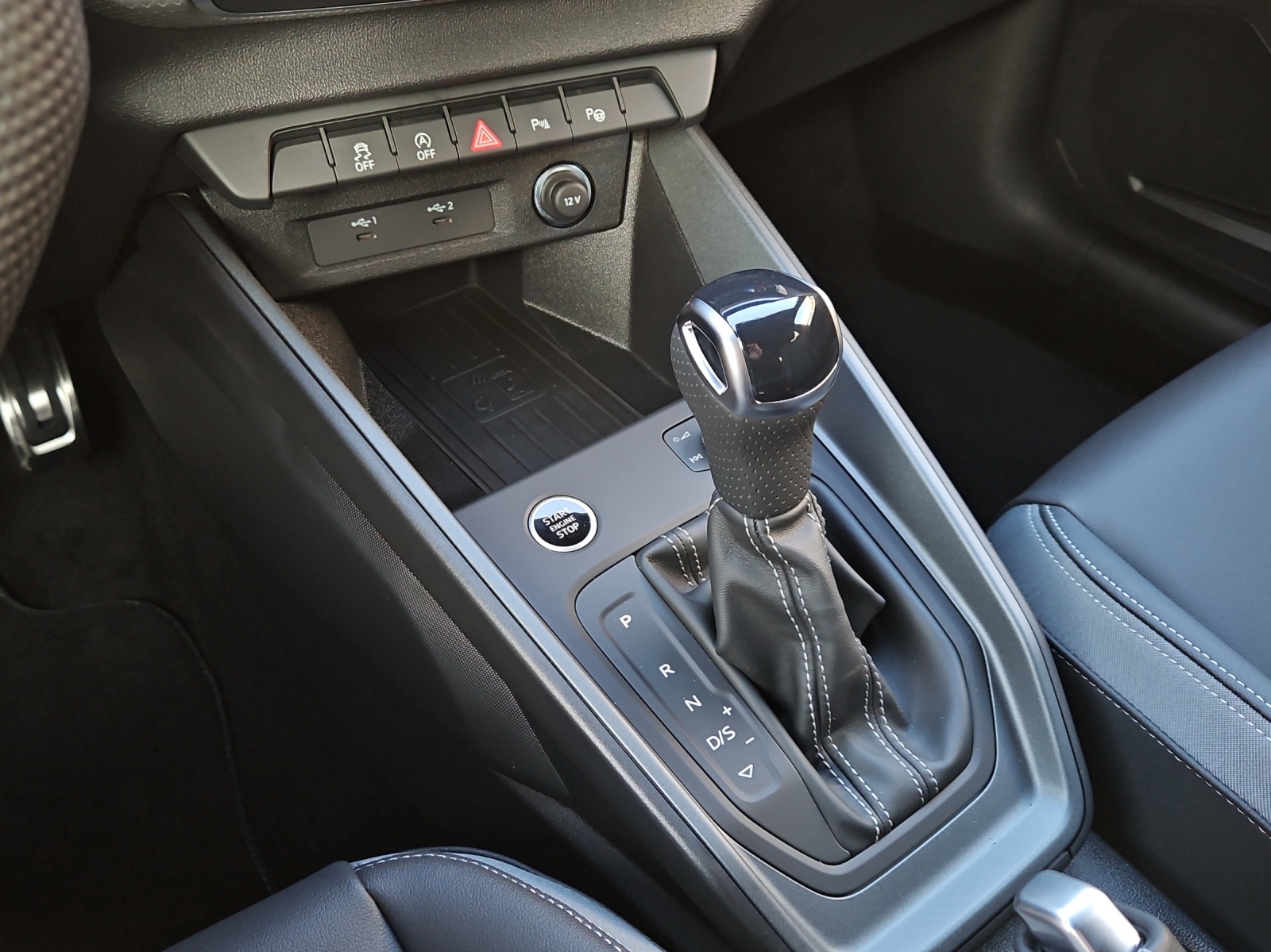AUDI A1 Sportback 30 TFSI S Line Attraction S-tronic-image-14