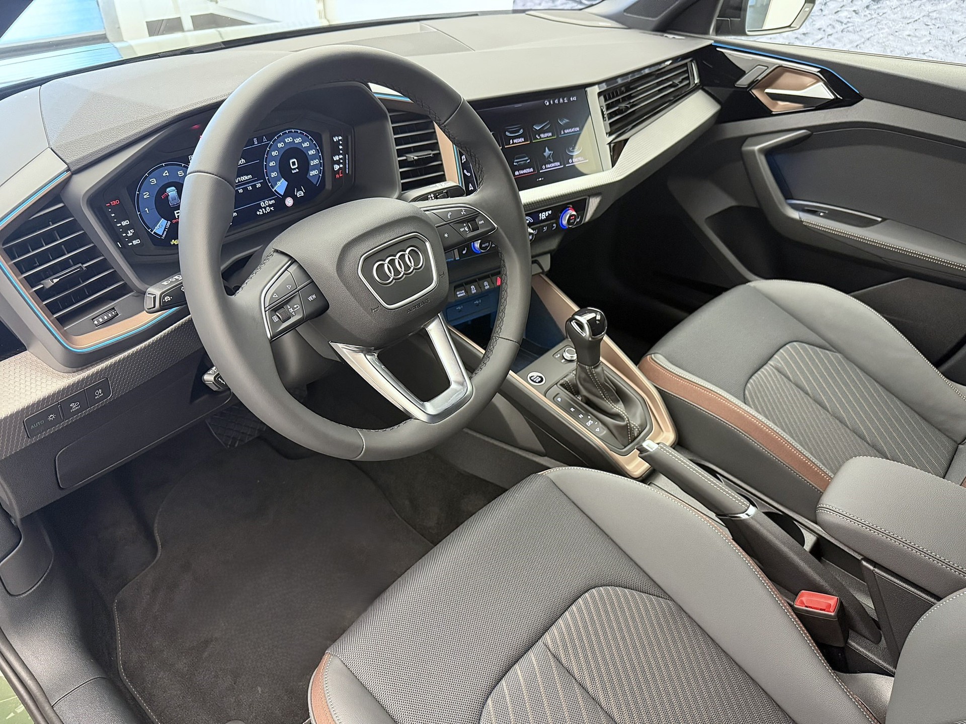 AUDI A1 Sportback 40 TFSI S Line S-tronic-image-5