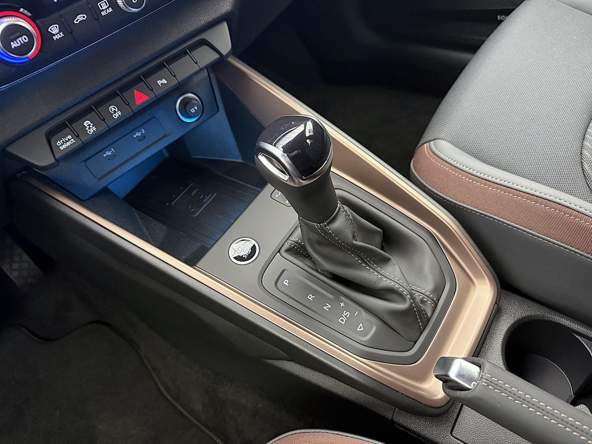 AUDI A1 Sportback 40 TFSI S Line S-tronic-image-11