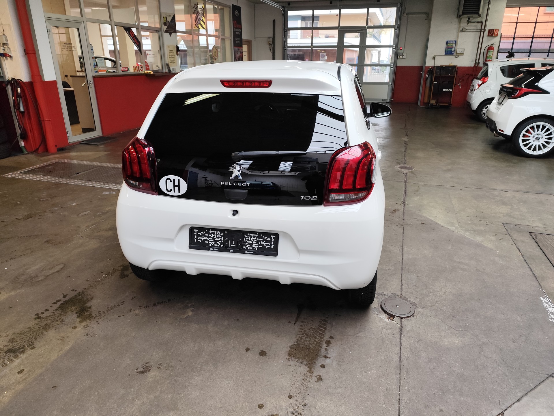 PEUGEOT 108 1.0 VTi Style-image-4