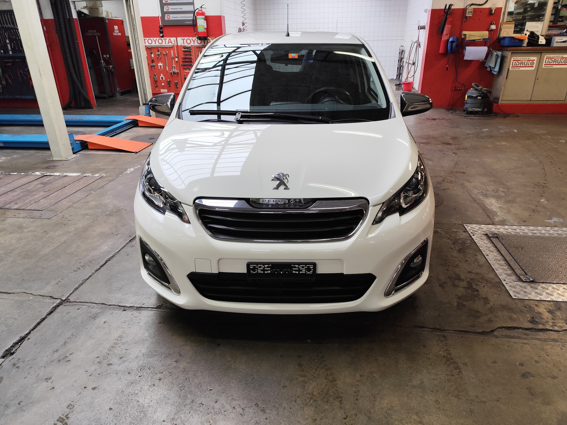 PEUGEOT 108 1.0 VTi Style-image-0