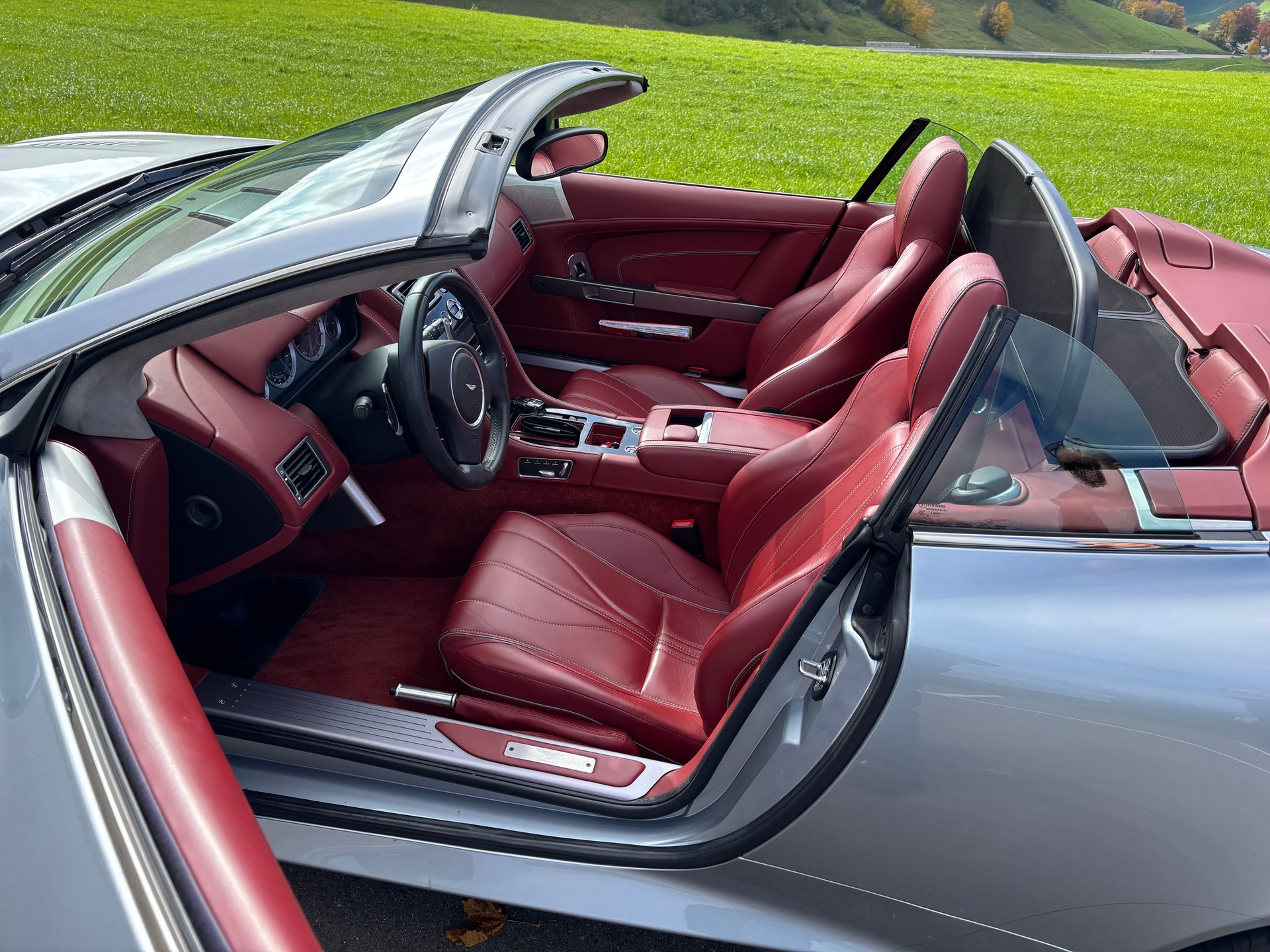 ASTON MARTIN DB9 Volante Touchtronic 2-image-8