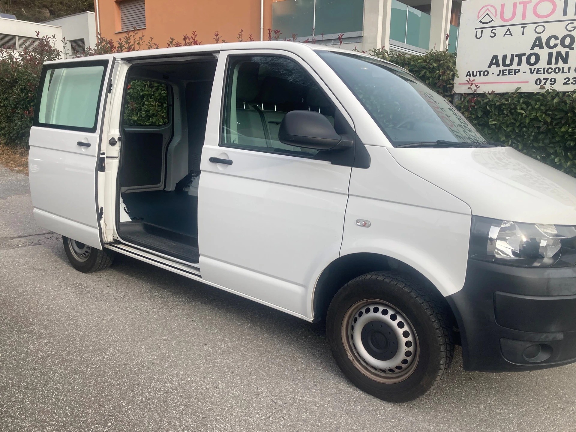 VW T5 2.0 TDI-image-3