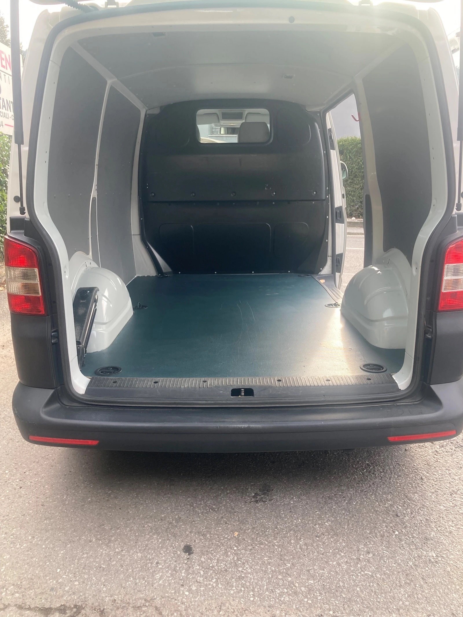 VW T5 2.0 TDI-image-7