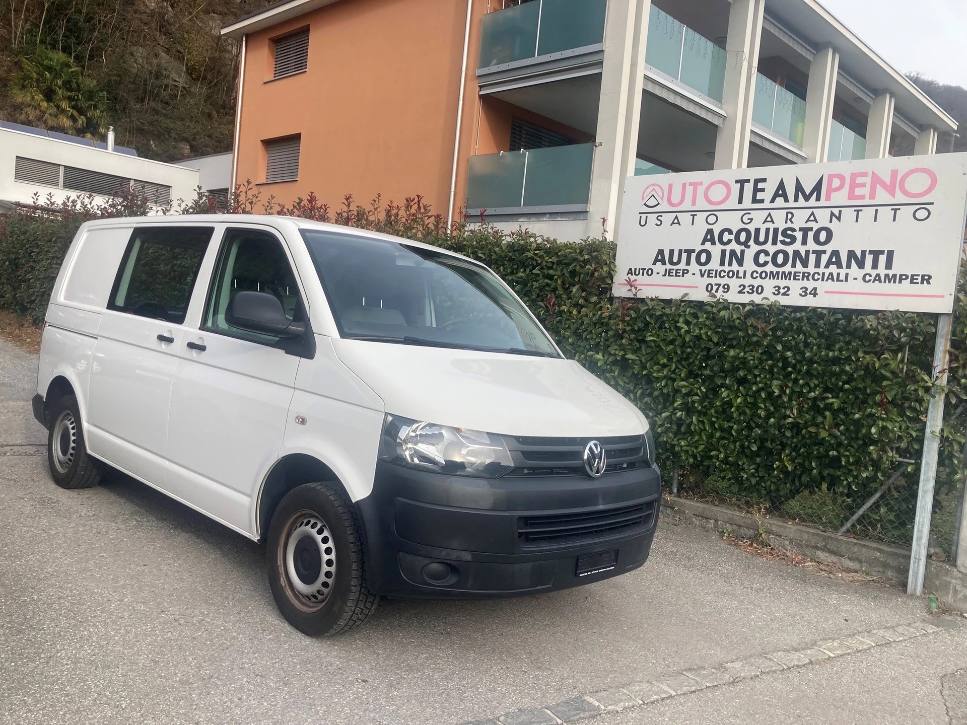 VW T5 2.0 TDI-image-0
