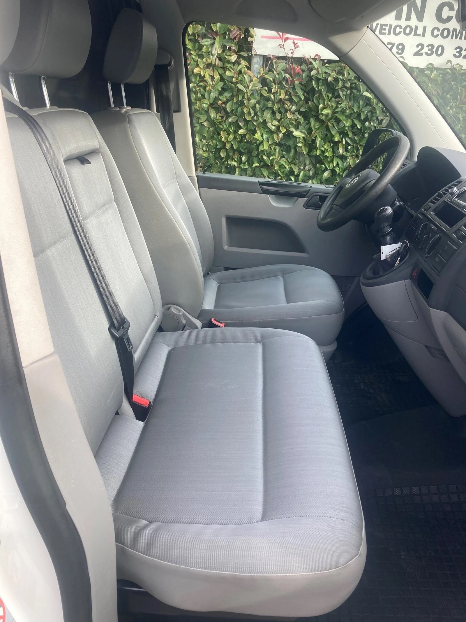 VW T5 2.0 TDI-image-9