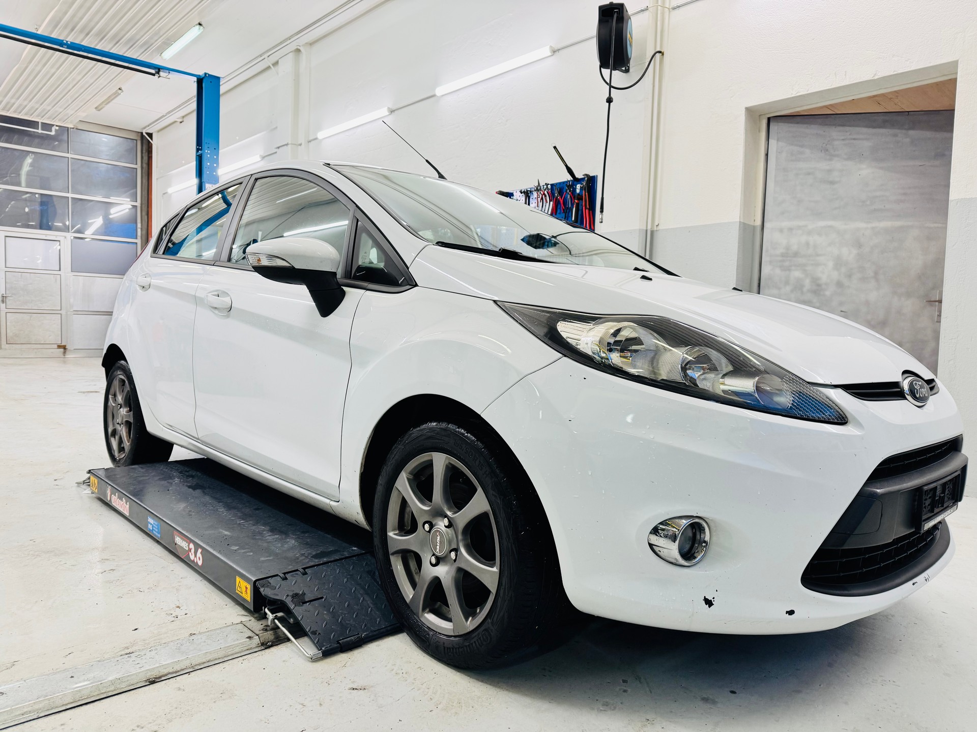 FORD Fiesta 1.4 16V Titanium-image-2