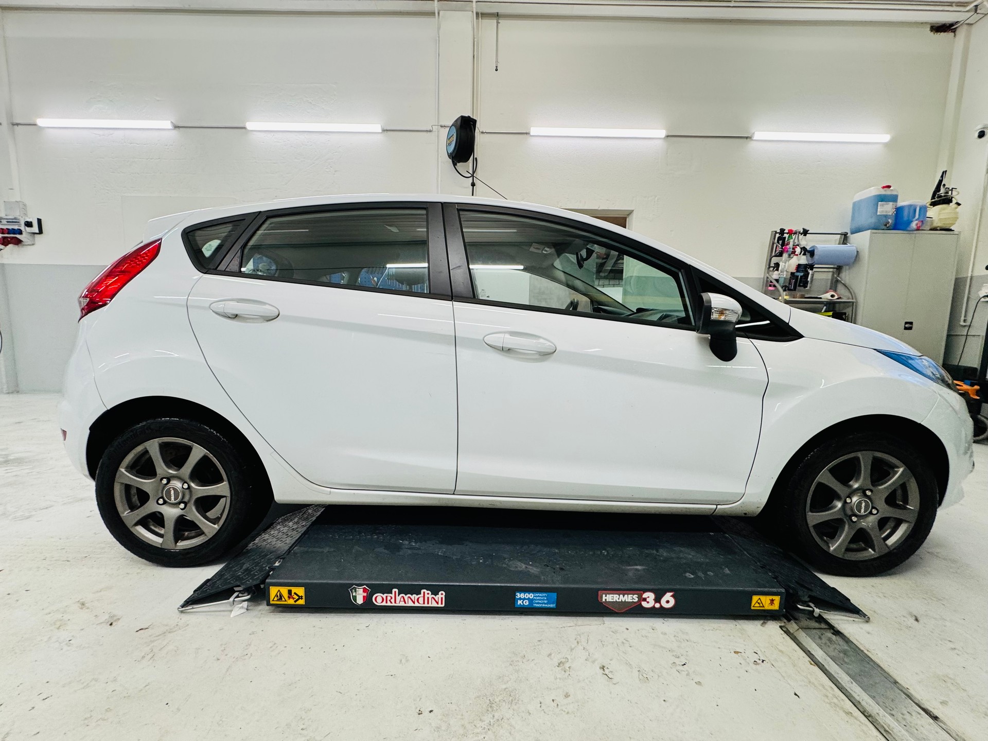 FORD Fiesta 1.4 16V Titanium-image-3
