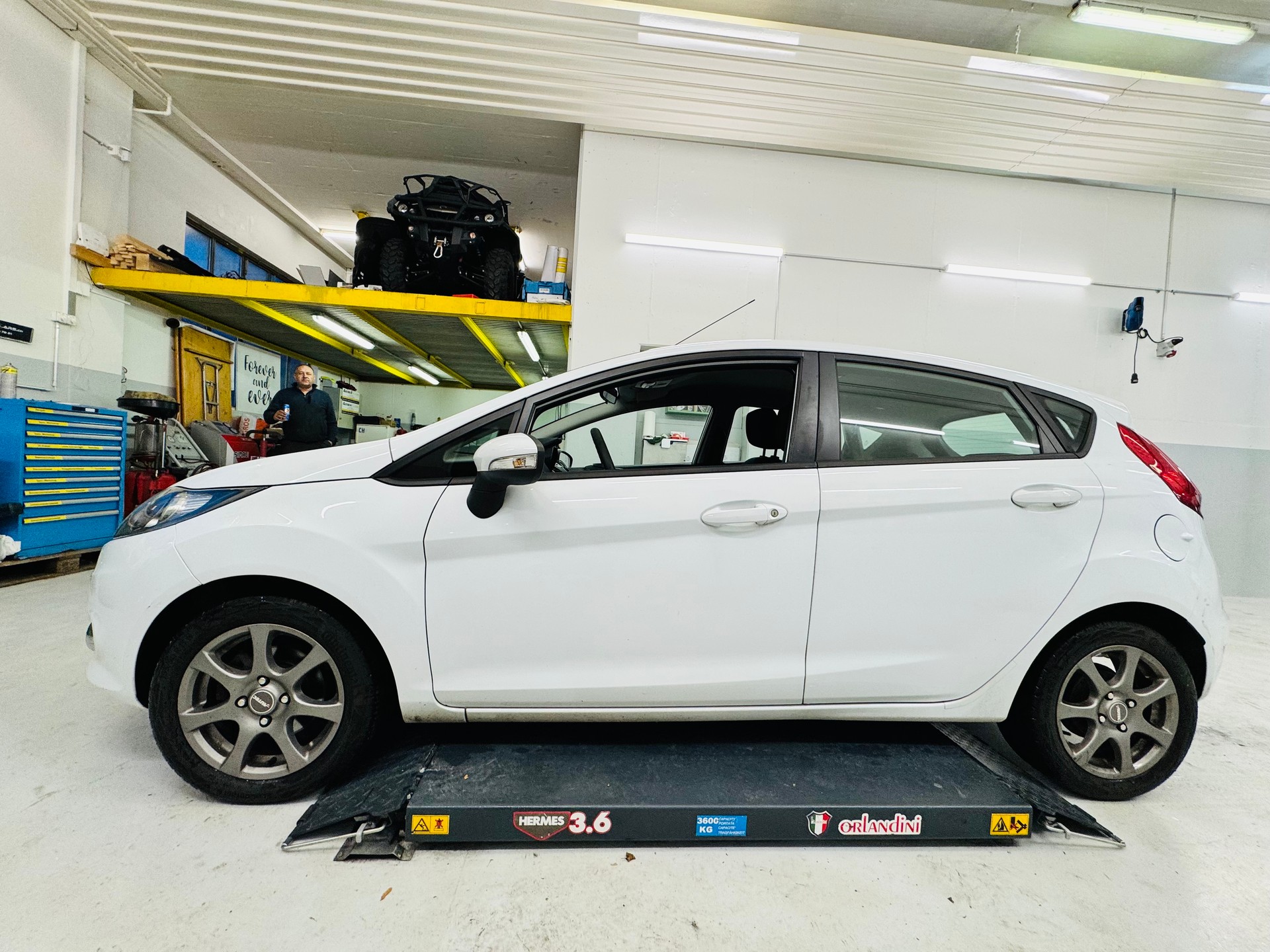 FORD Fiesta 1.4 16V Titanium-image-7