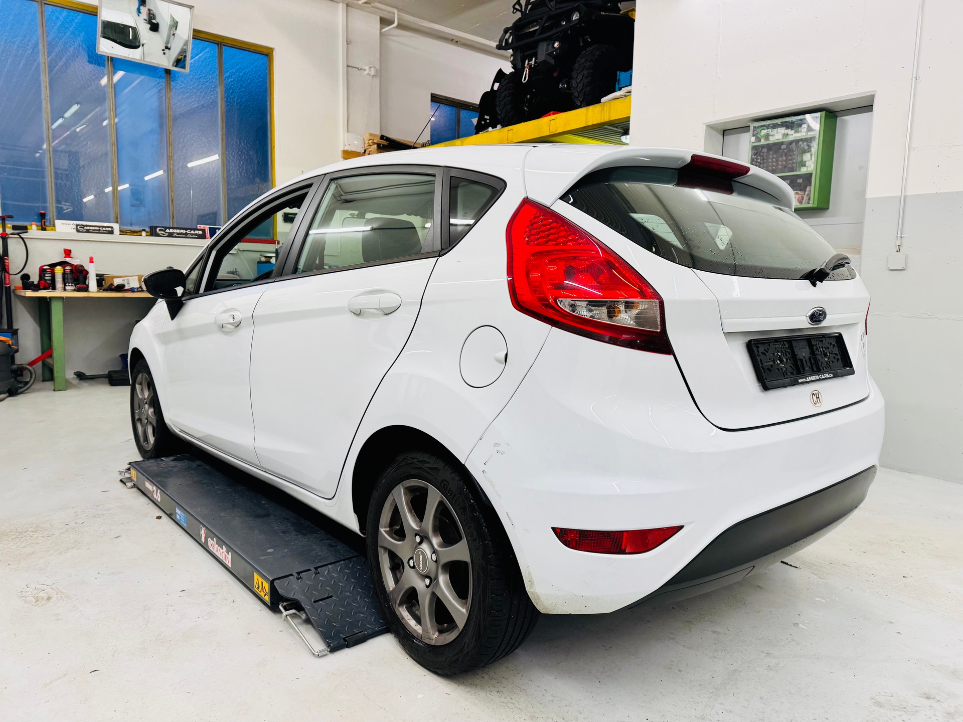 FORD Fiesta 1.4 16V Titanium-image-6
