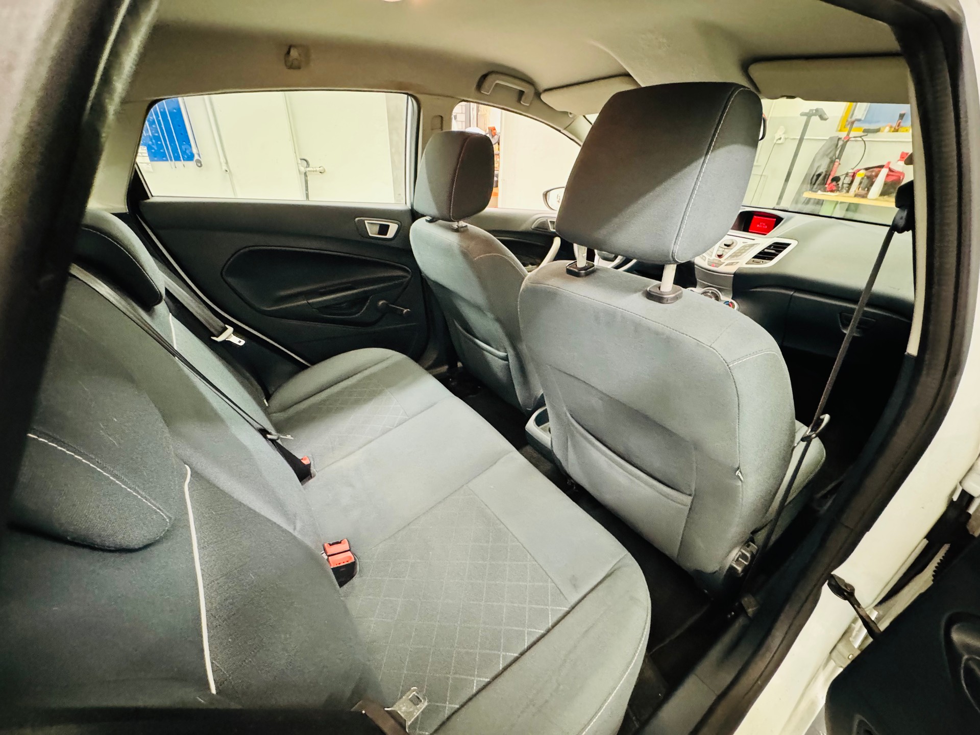 FORD Fiesta 1.4 16V Titanium-image-11