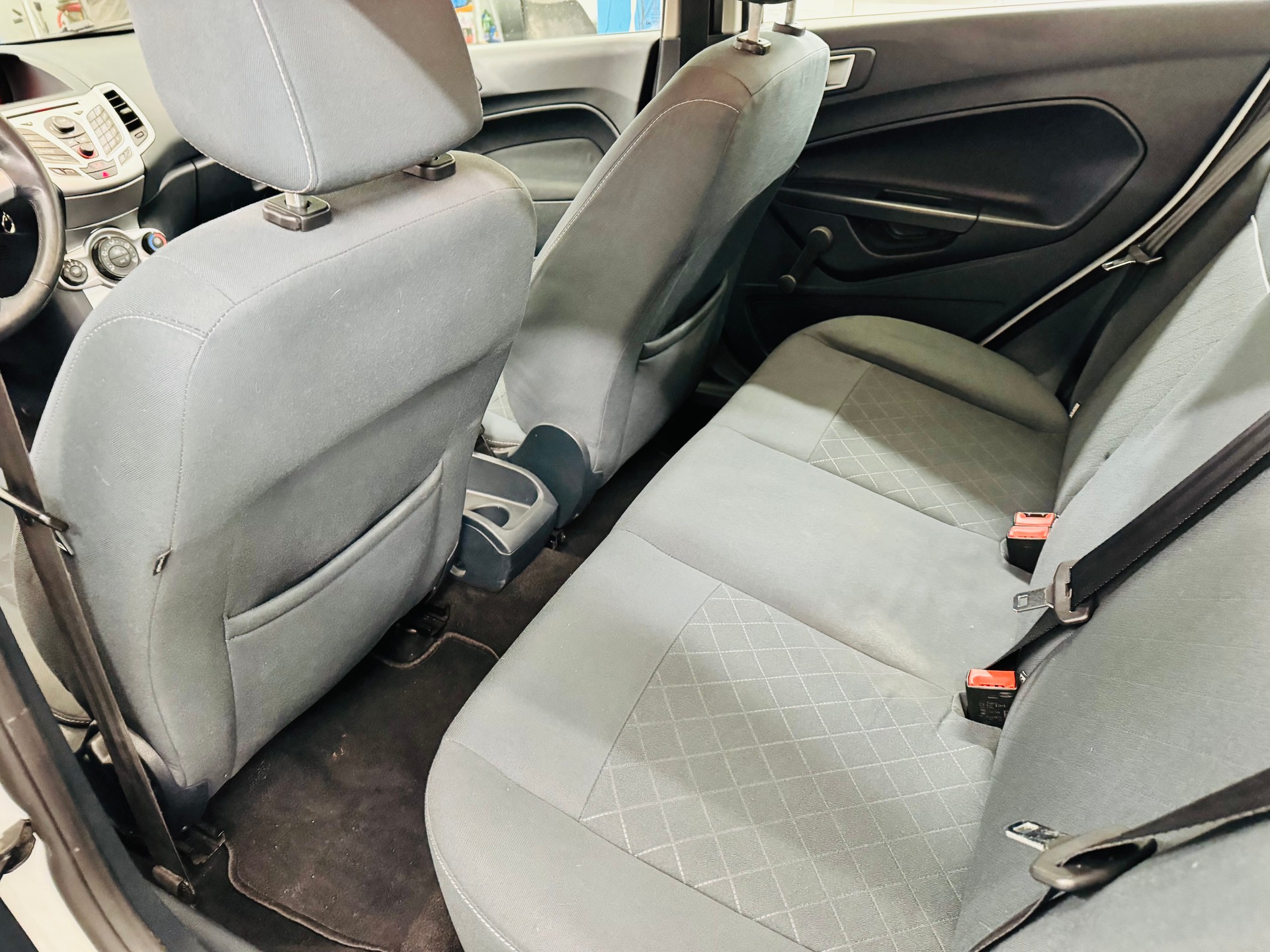 FORD Fiesta 1.4 16V Titanium-image-12