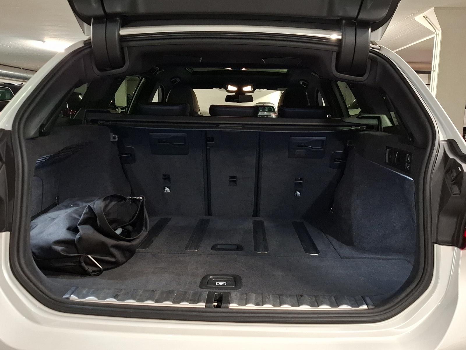 BMW M340i xDrive Touring-image-14