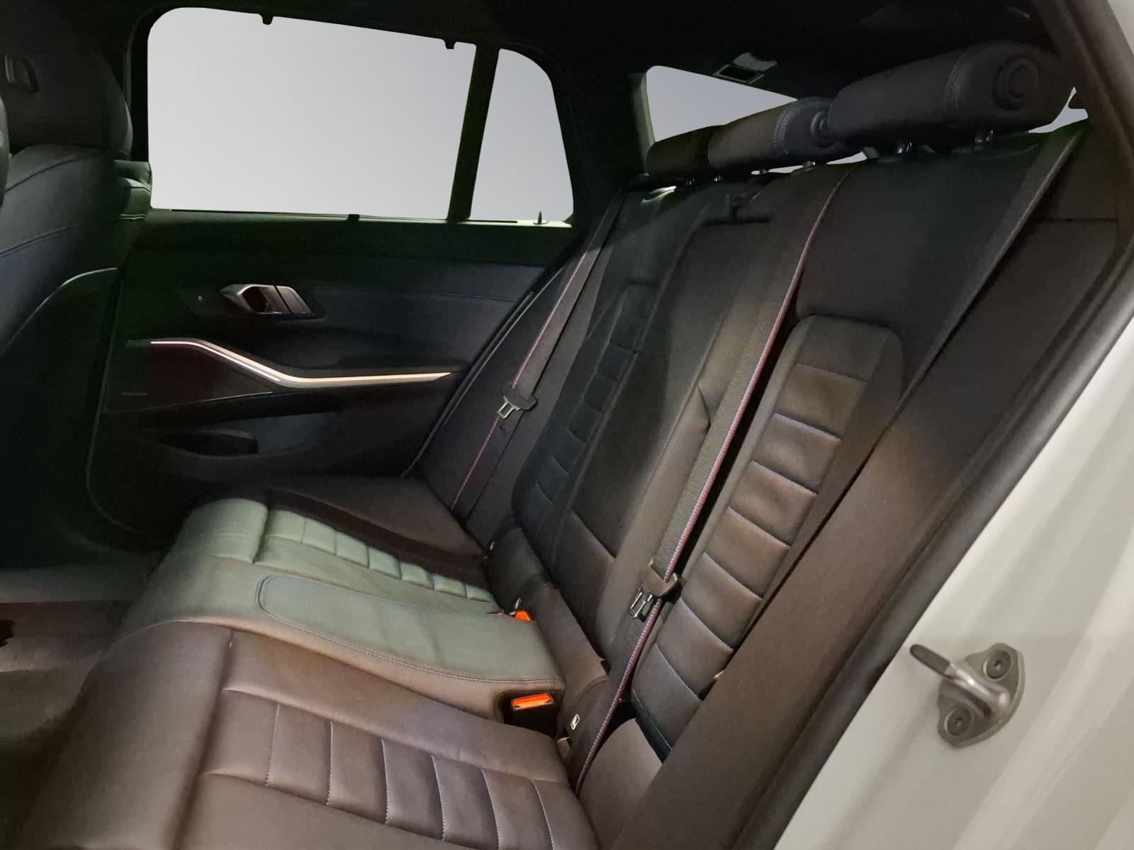 BMW M340i xDrive Touring-image-6