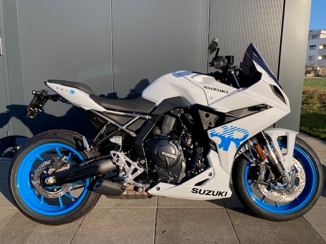 SUZUKI GSX 8 R