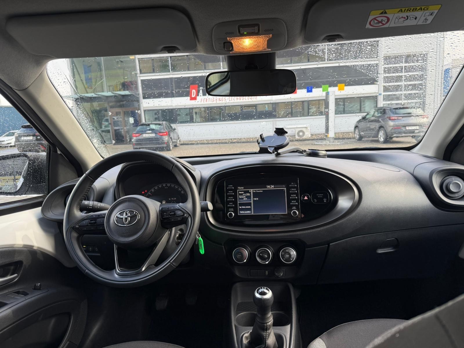 TOYOTA Aygo X 1.0 VVT-i Style-image-10