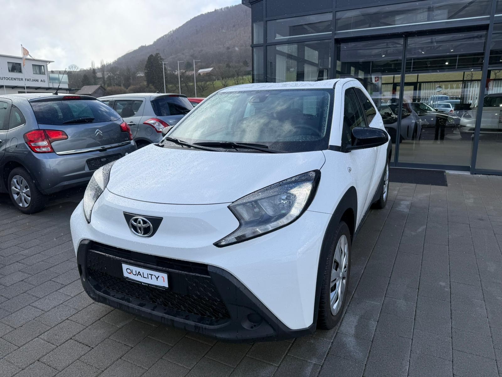 TOYOTA Aygo X 1.0 VVT-i Style-image-1