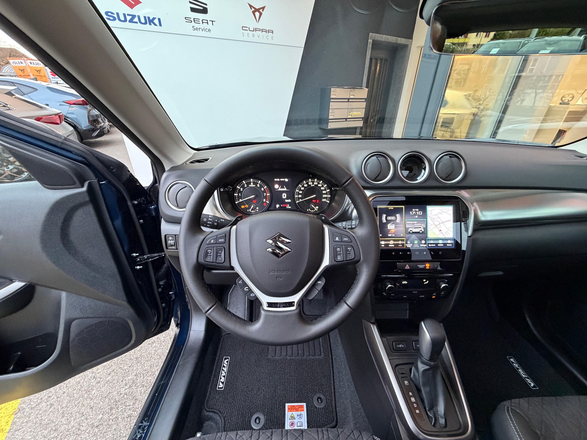 SUZUKI Vitara 1.4 T Sakura Top Hybrid 4x4-image-11
