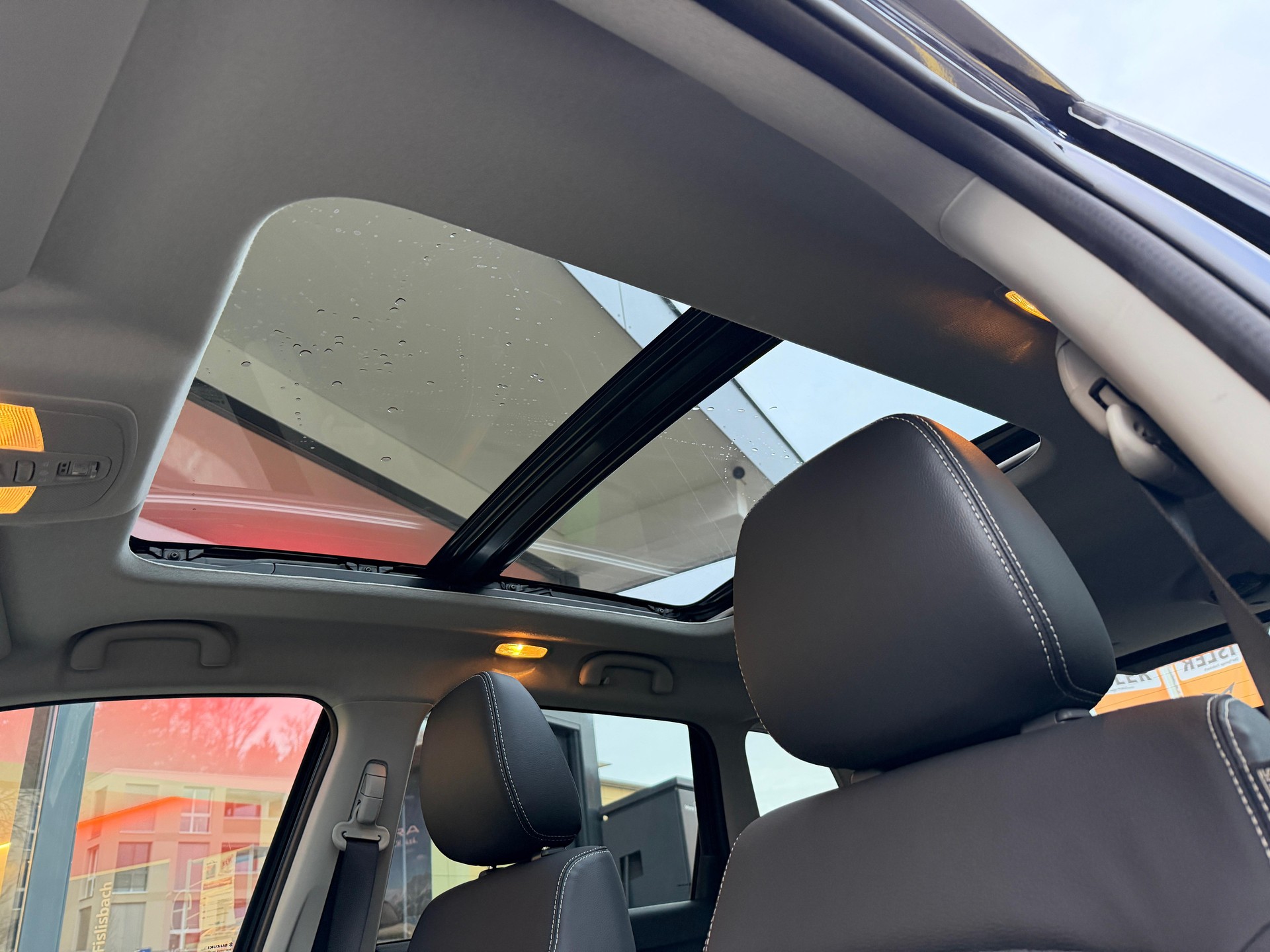 SUZUKI Vitara 1.4 T Sakura Top Hybrid 4x4-image-9