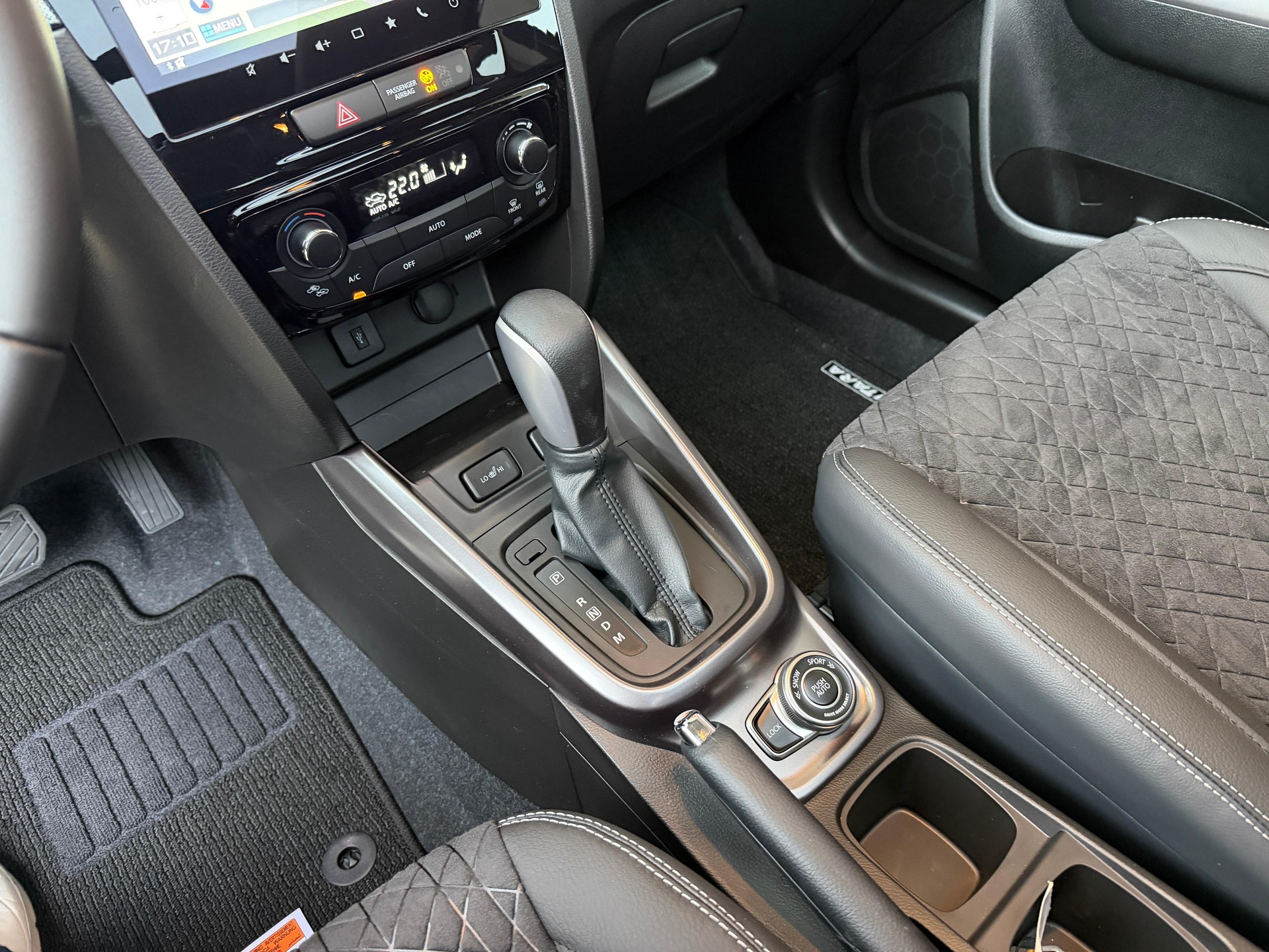 SUZUKI Vitara 1.4 T Sakura Top Hybrid 4x4-image-15