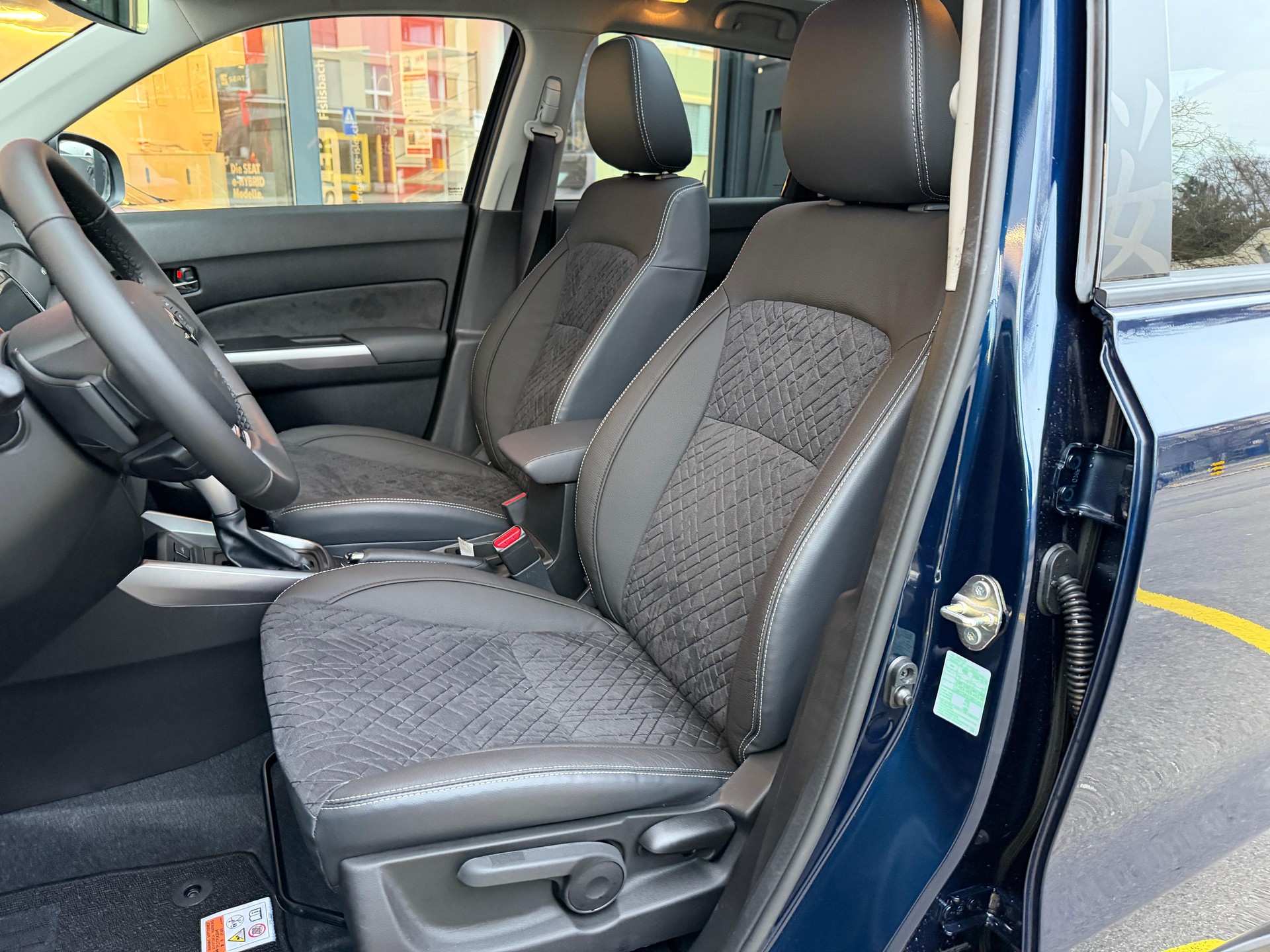 SUZUKI Vitara 1.4 T Sakura Top Hybrid 4x4-image-8