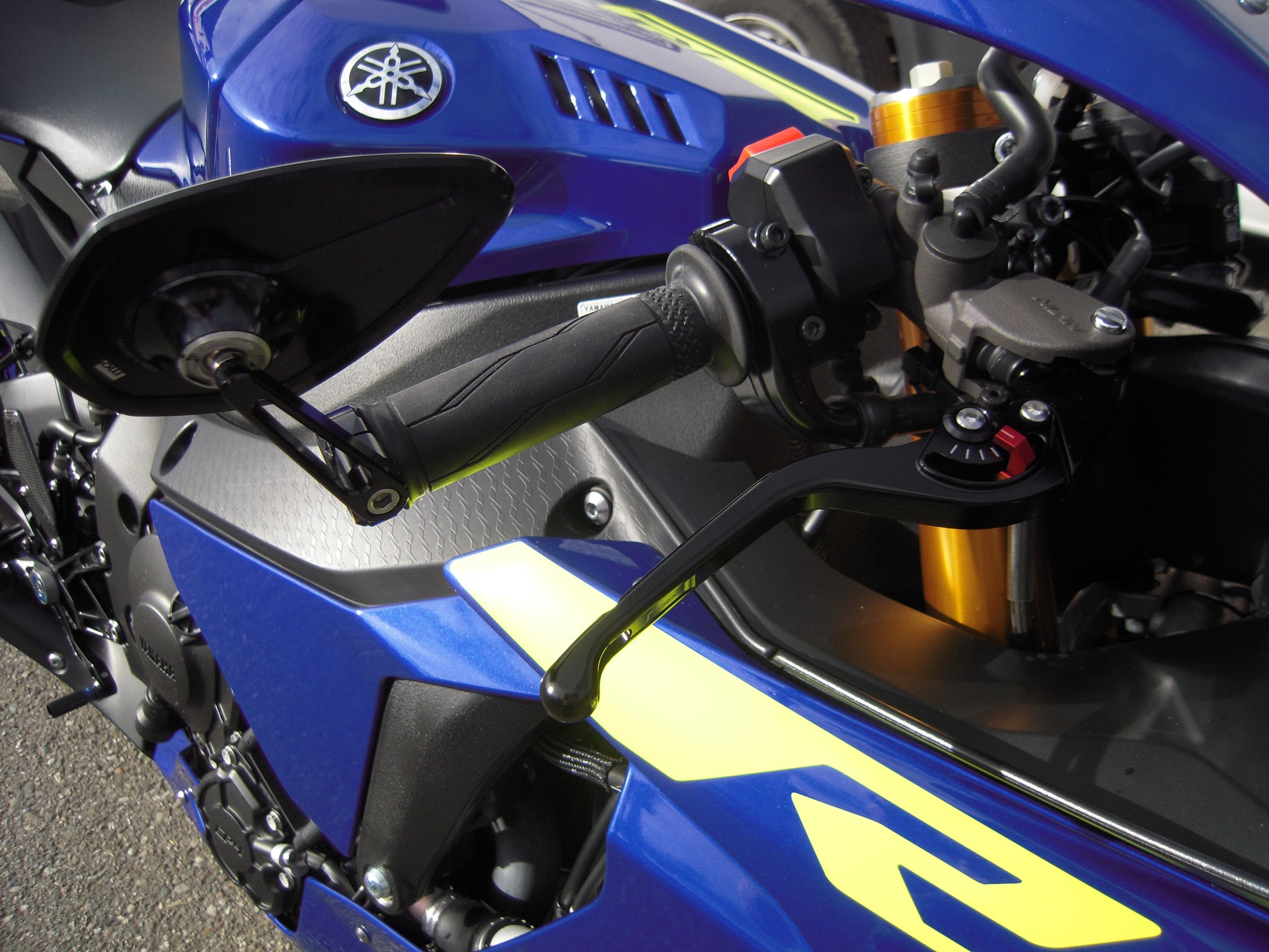YAMAHA YZF-R1 ABS-image-6