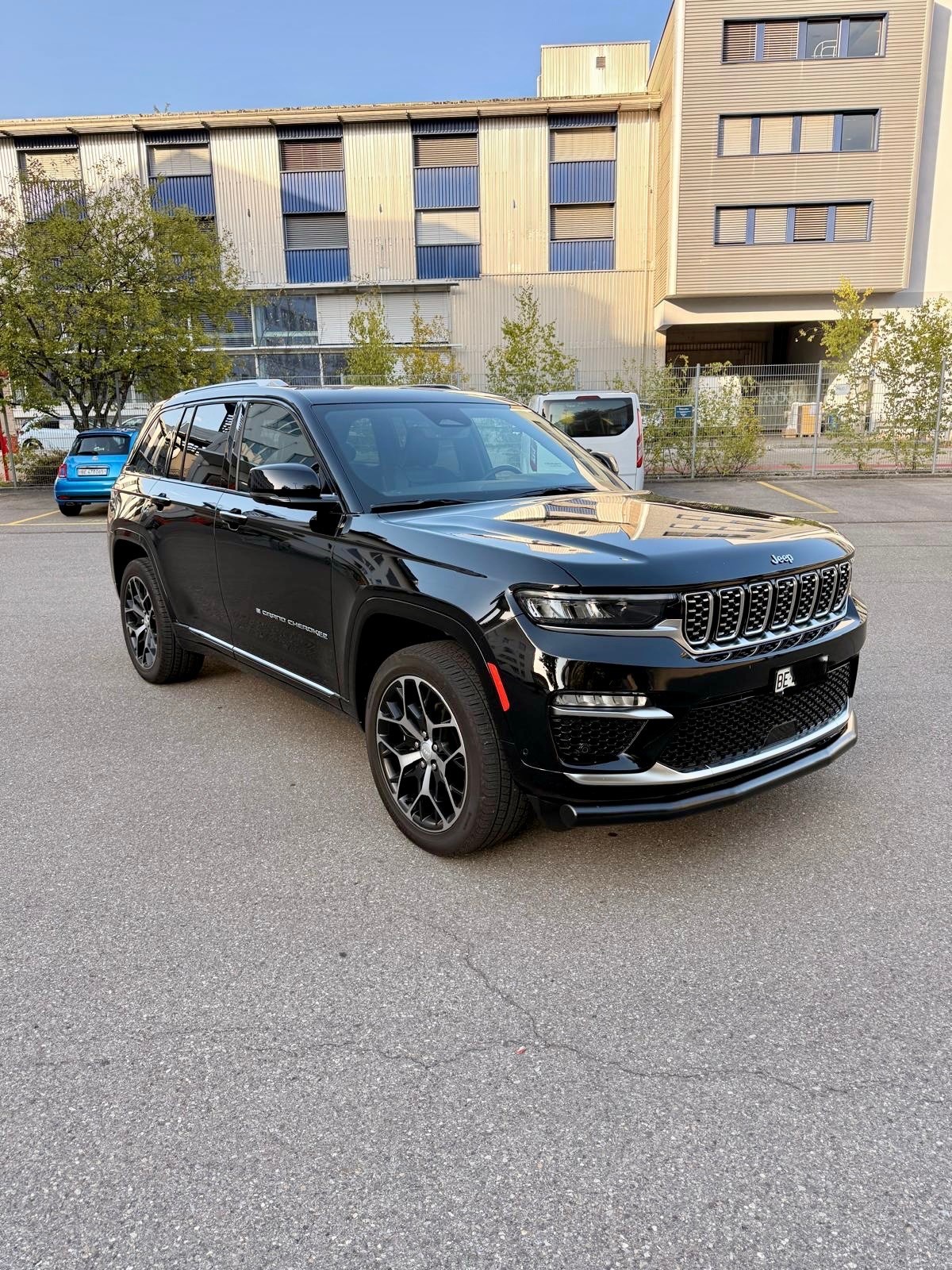JEEP Grand Cherokee Summit Reserve-image-3