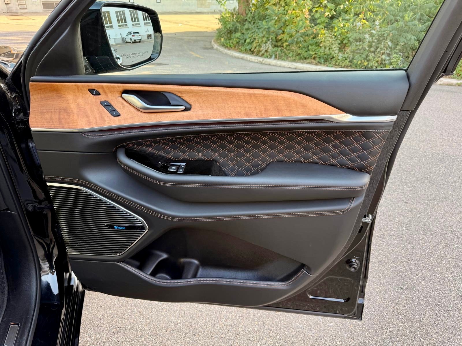 JEEP Grand Cherokee Summit Reserve-image-9