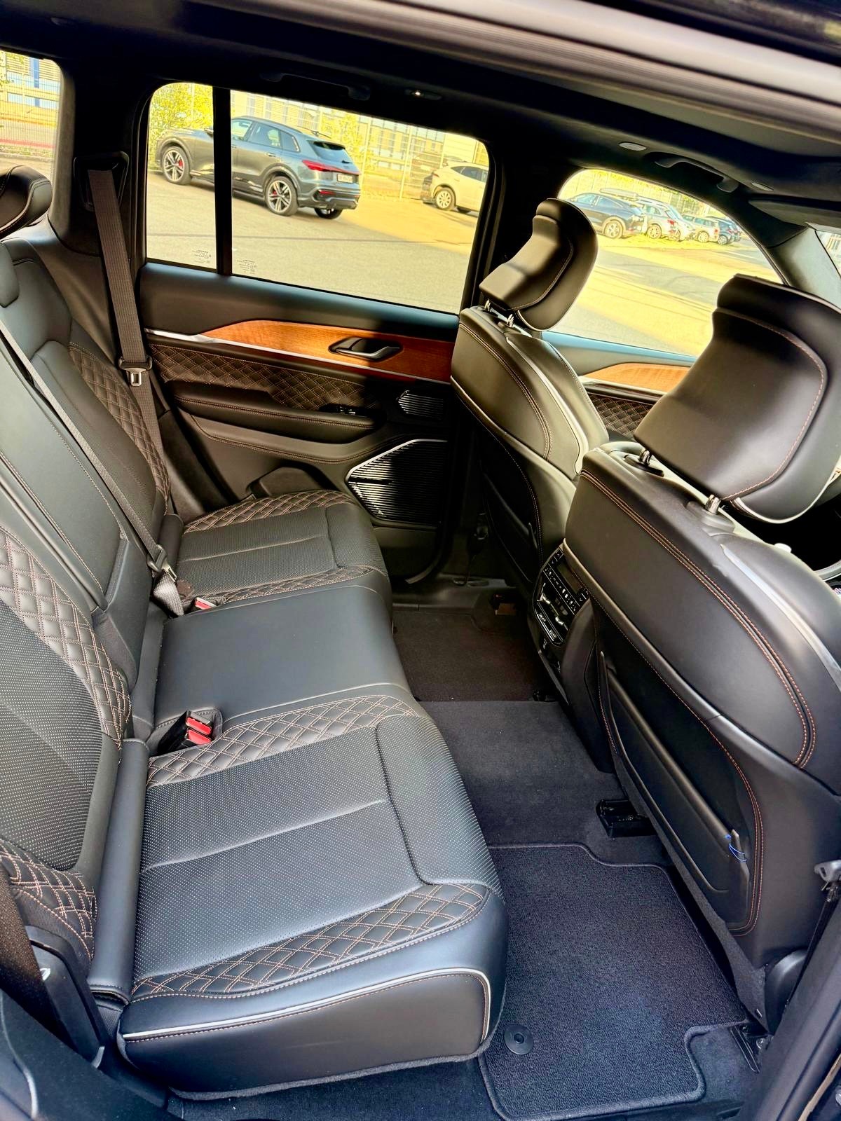 JEEP Grand Cherokee Summit Reserve-image-8